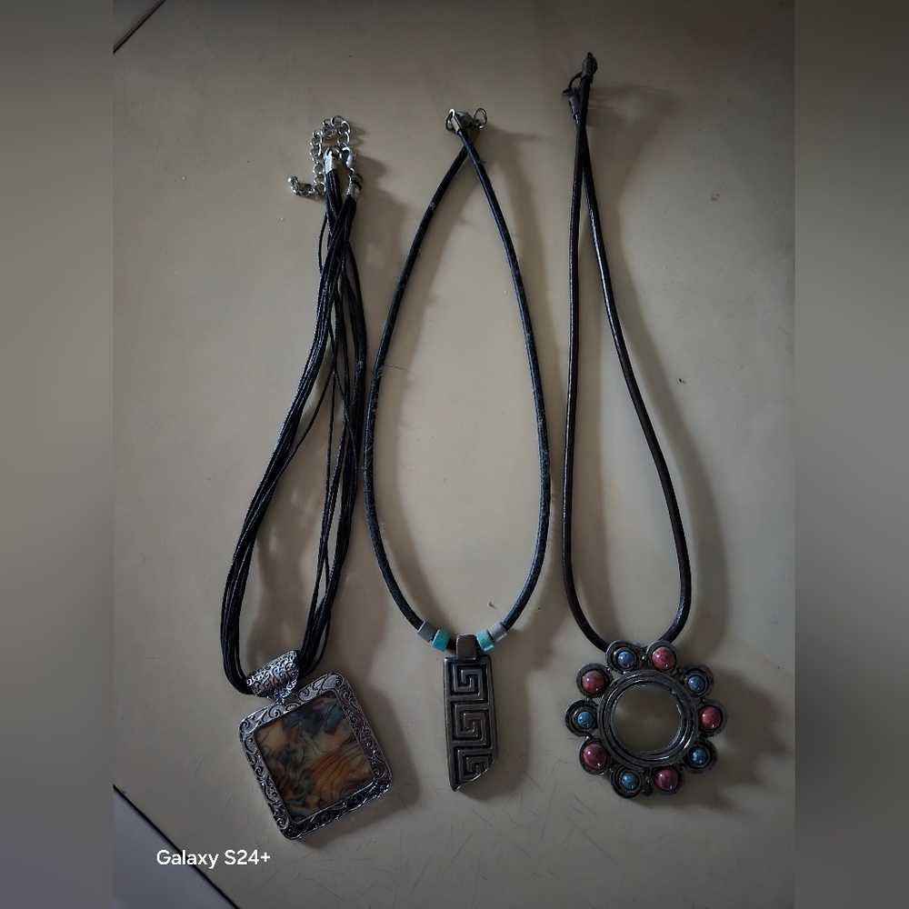 Elegant Black and Silver Pendant Necklace Set